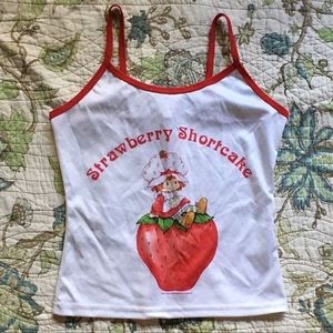 acute strawberryshortcake top.a vintagetop that I would recommend for thesummer!